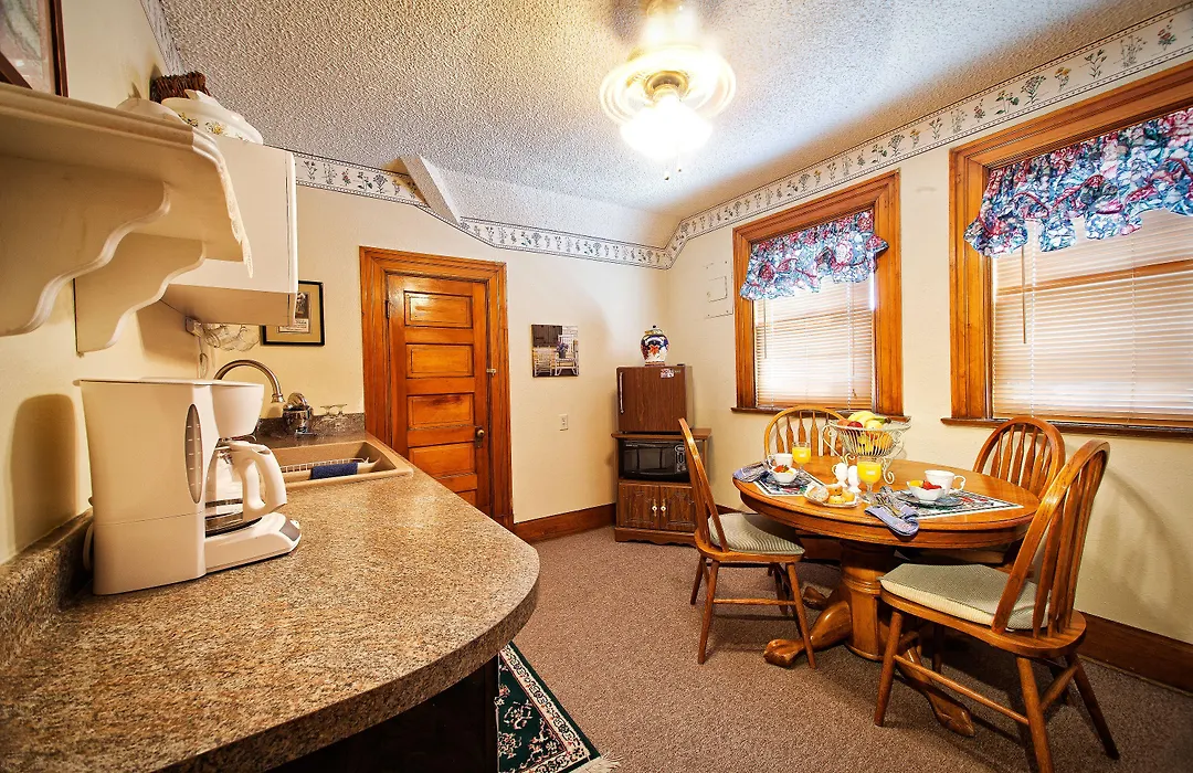 Holden House 1902 Bed & Breakfast Inn-1