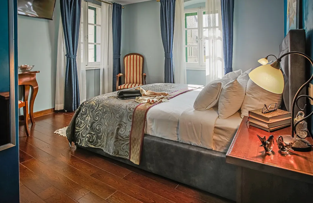 Theatre Luxury Rooms-1