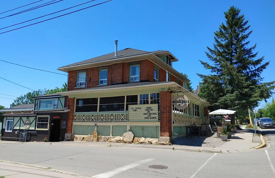 Stonewater Manor B&B-1