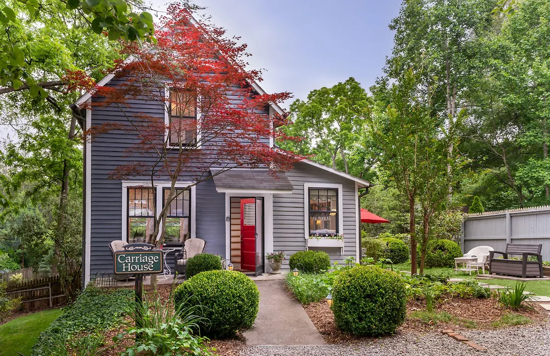 1899 Wright Inn And Carriage House-1