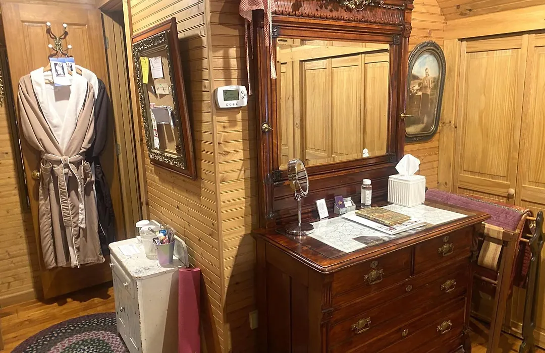 The Queen, A Victorian Bed & Breakfast-1