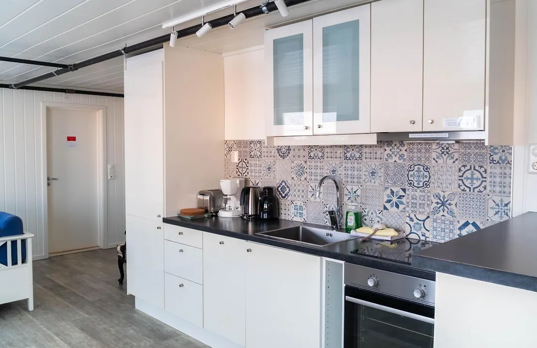 Lofoten Bed & Breakfast Reine - Rooms & Apartments-1