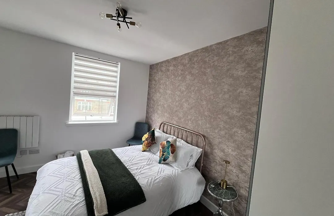 Dalston Luxe Studios, 10 Minutes Away From Liverpool Train Station-1