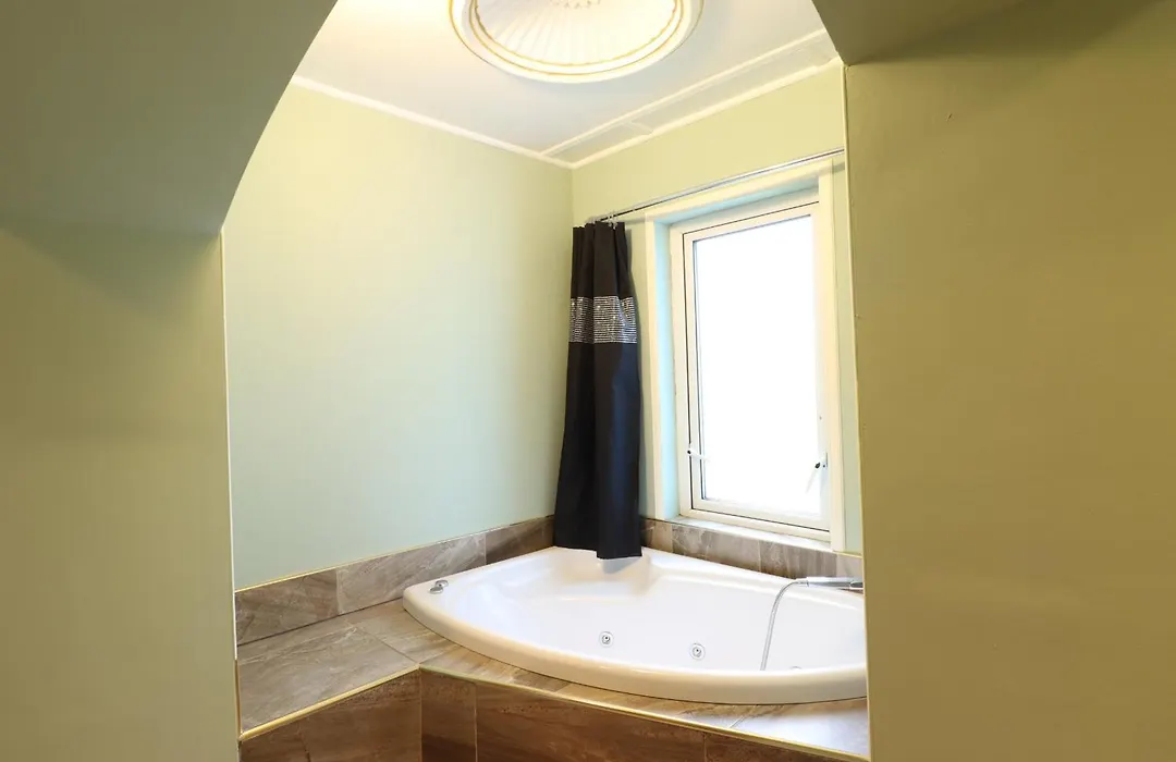 Ferndale Luxury Boutique Bed & Breakfast-1