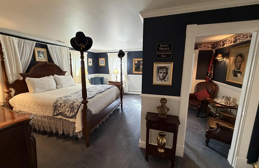 A Williamsburg White House Inn-1