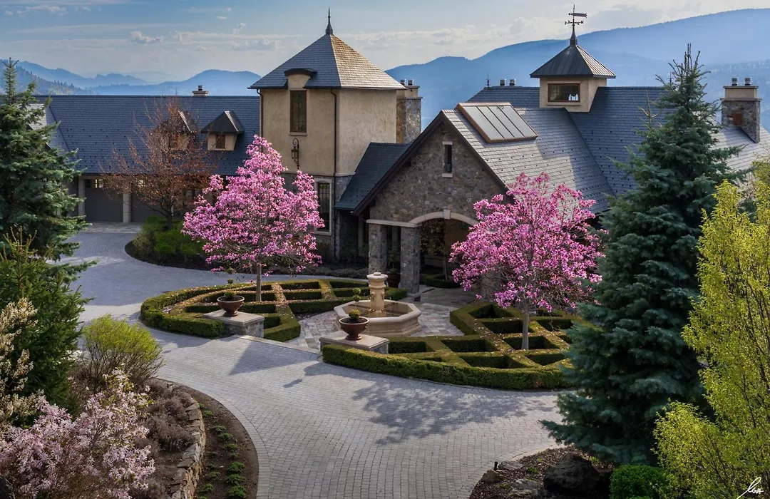 Chateau Okanagan-1