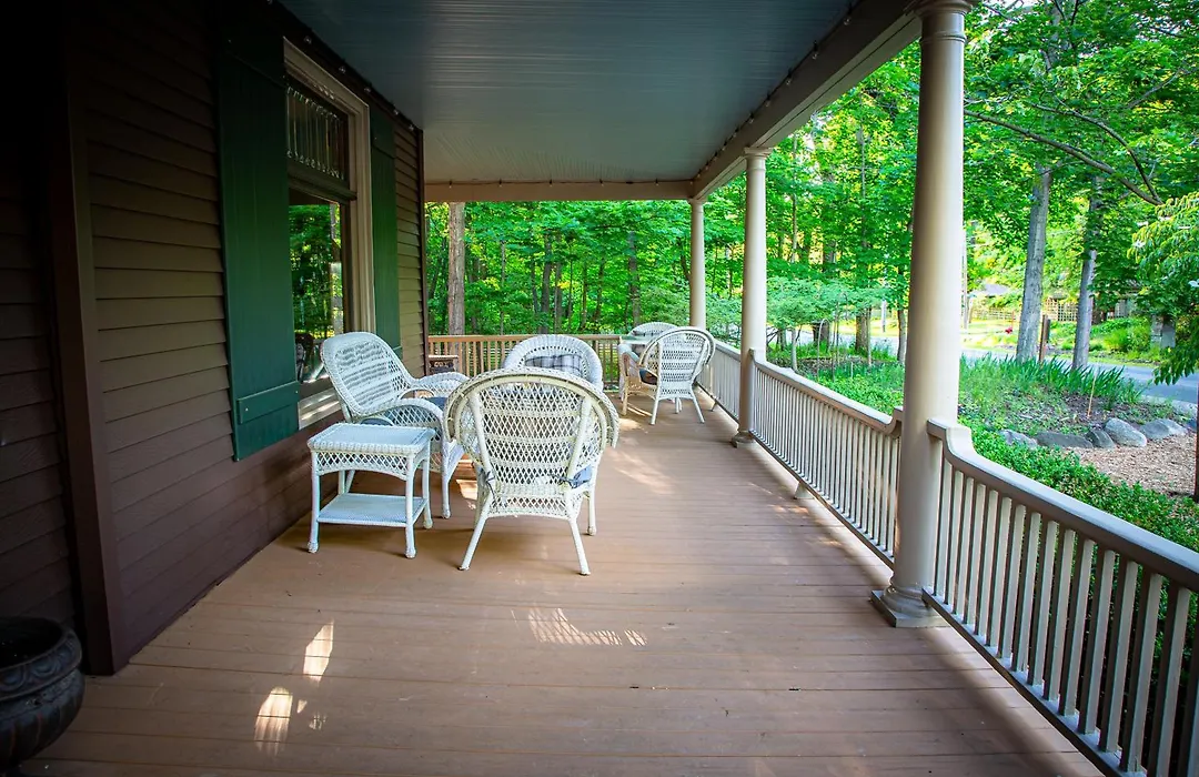 Forest Inn Of Saugatuck-1