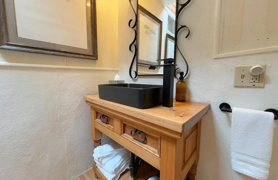 Old Taos Guesthouse B&B-1
