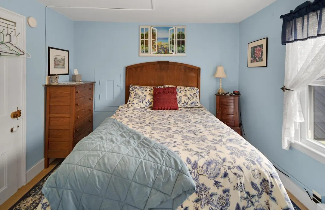 Glass Magnolia Bed & Breakfast-1