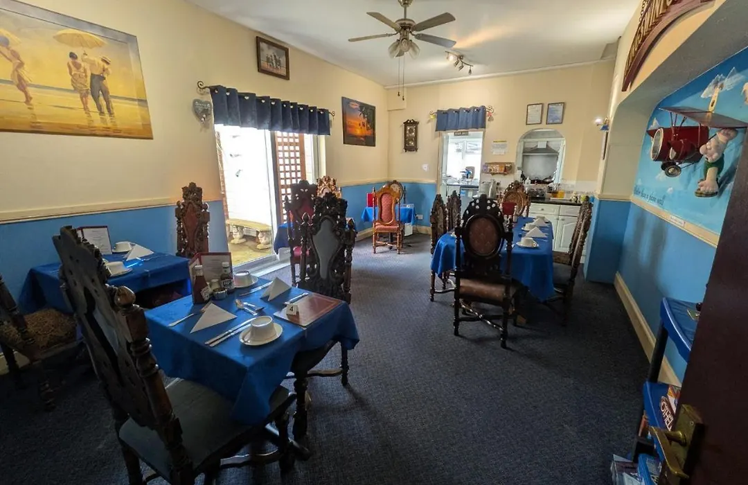 Kingswinford Guest House With Free Parking-1