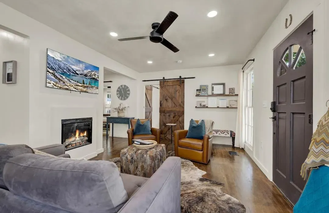 Southern Charm - Near Main With Hot Tub-1
