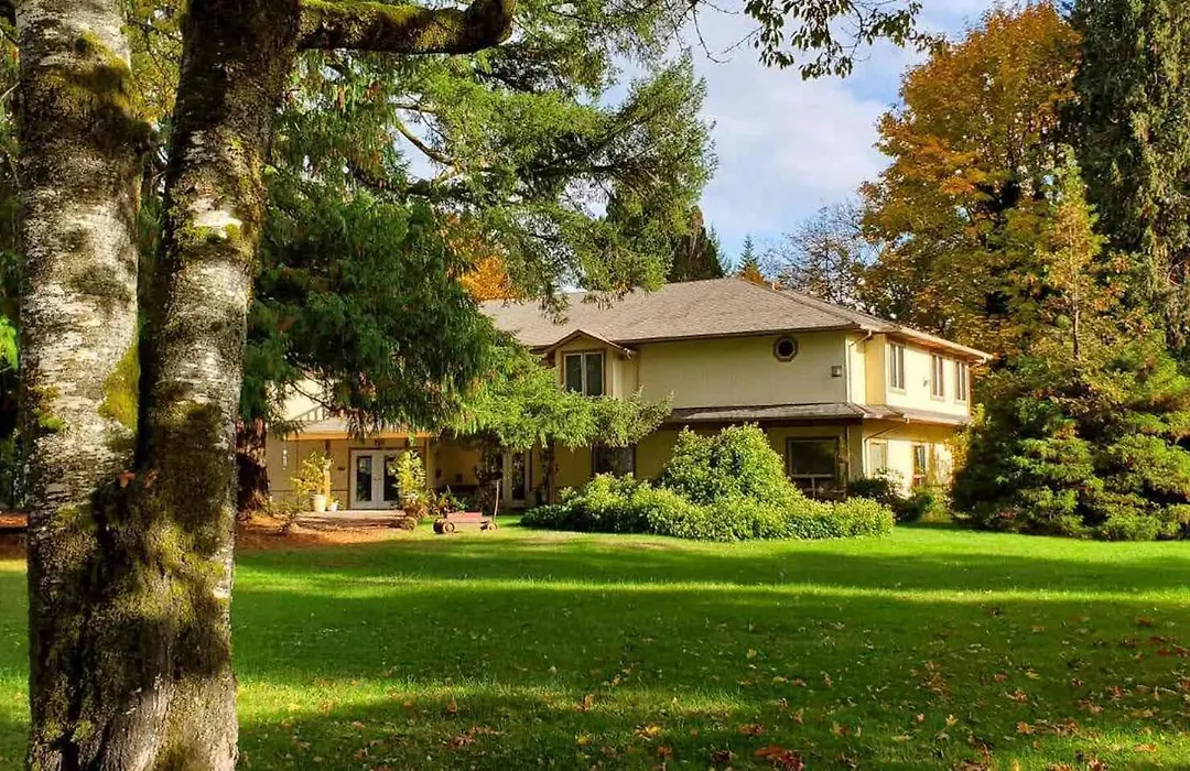Cedar Wood Lodge Bed & Breakfast Inn-1