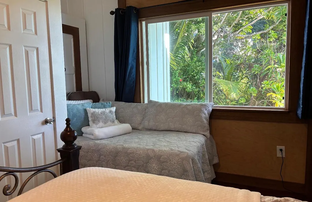 Hilo Bay Oceanfront Bed And Breakfast-1