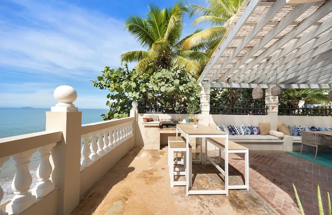 Tres Sirenas Beach Inn-1