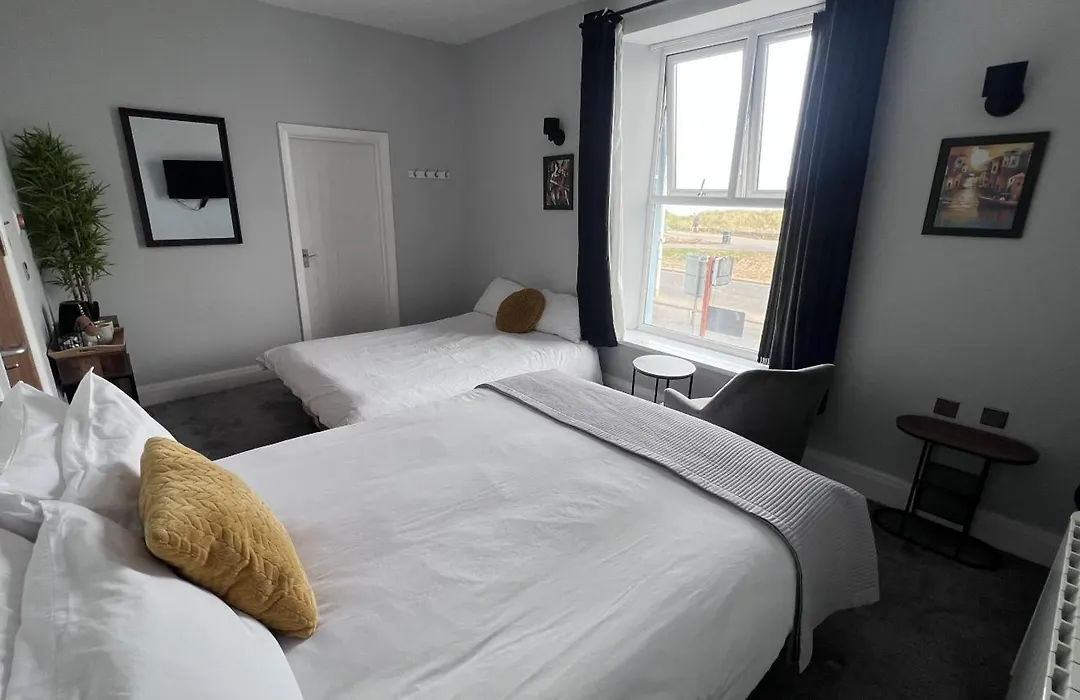 Hooper'S Sandy Beach Guest Rooms-1