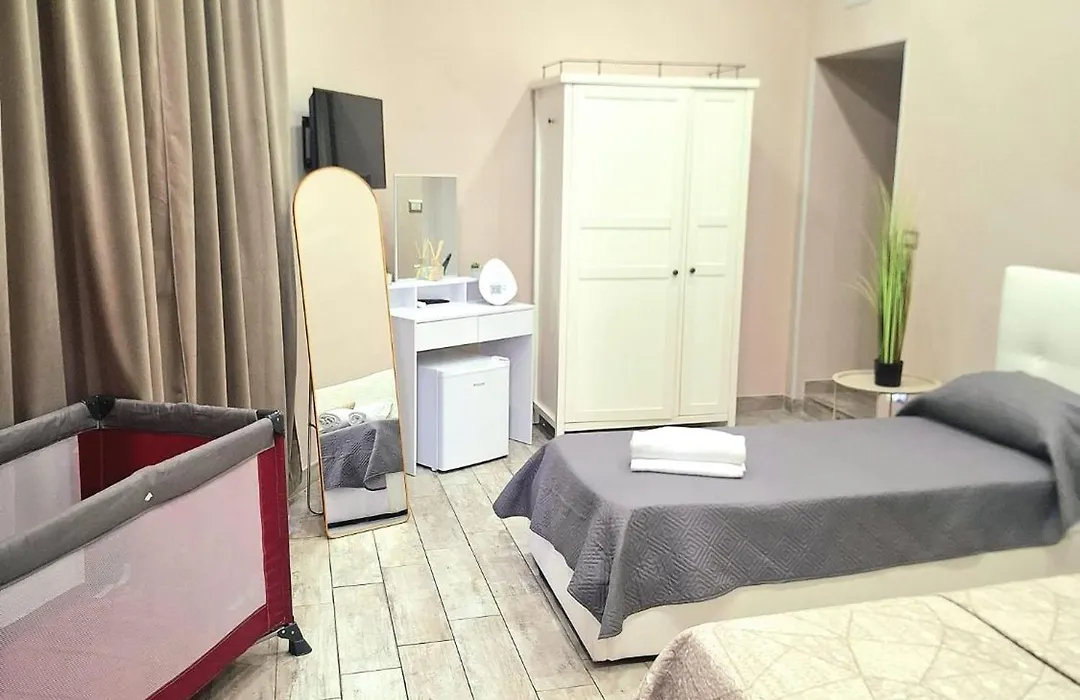 Concept b&b naples- camere moderne con balcone vicino al centro-1