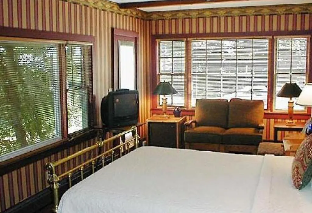 Snug Cottage-1