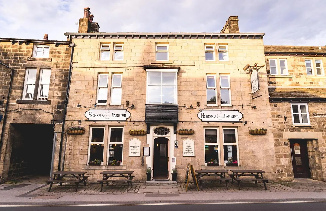 The Horse & Farrier-1