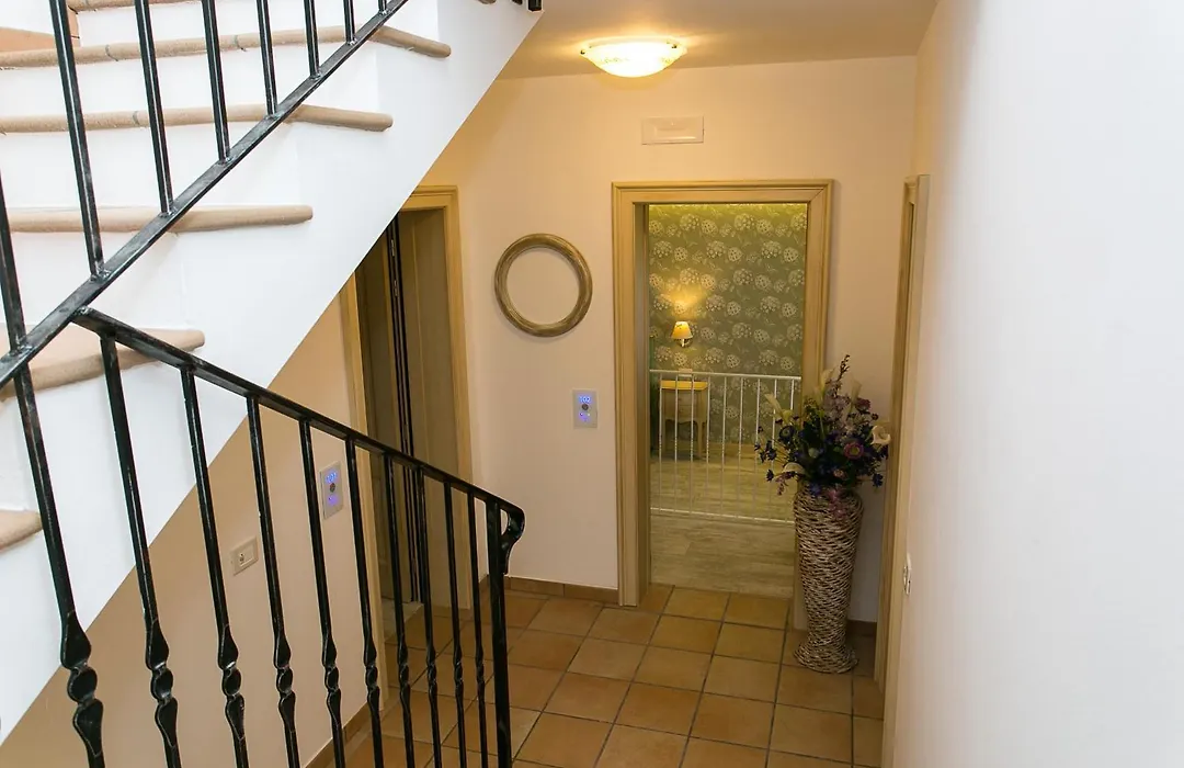 Guest House Dolce Laguna-1