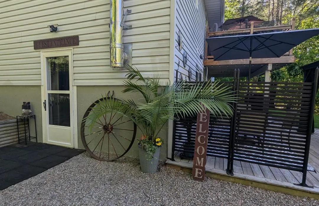 Suite In The Bush-Private Apartment-1