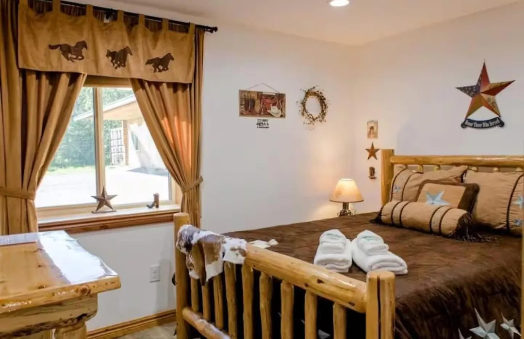 Alaska Knotty Pine B&B-1