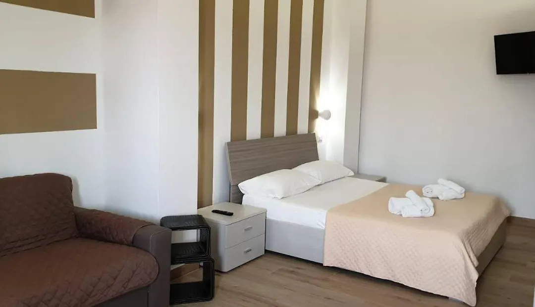 B&B Hollywood - Parcheggio Privato-1
