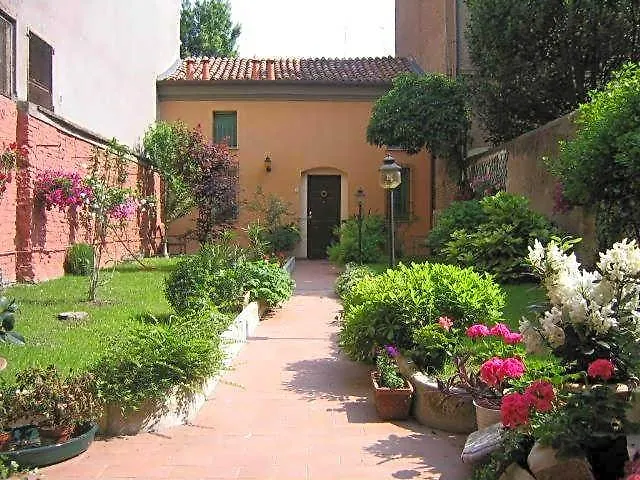 Il Giardino Fiorito-1