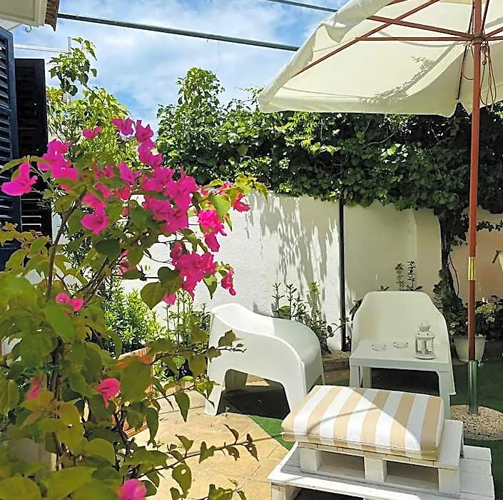 Alemar Bed & Breakfast-1