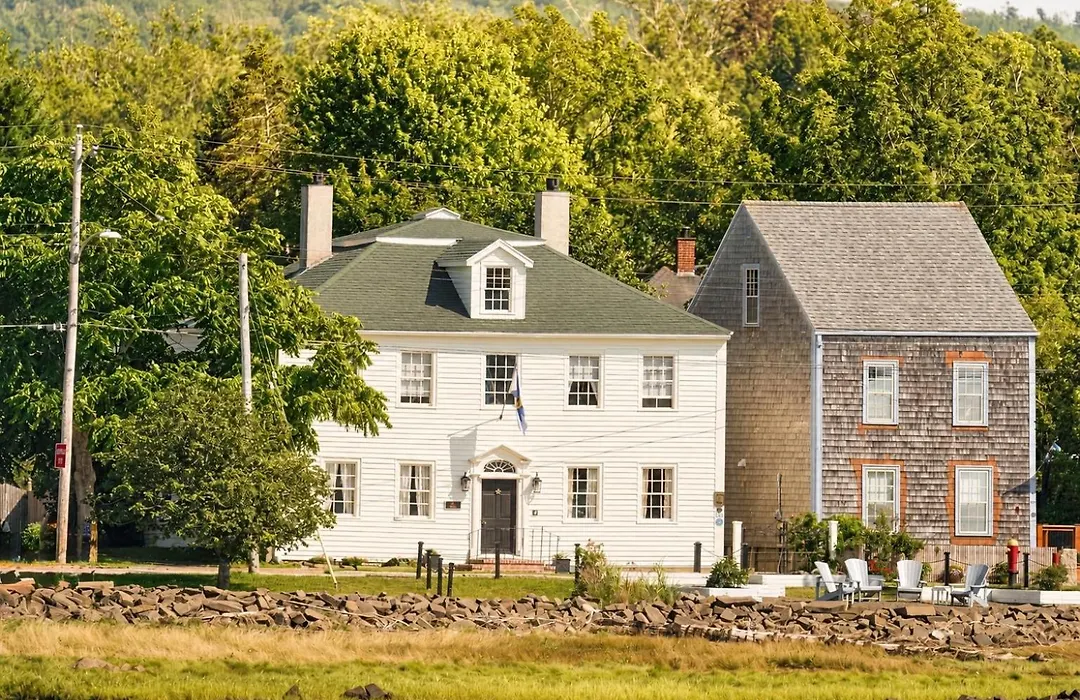 Bailey House Inn - Georgian Waterfront Retreat-1