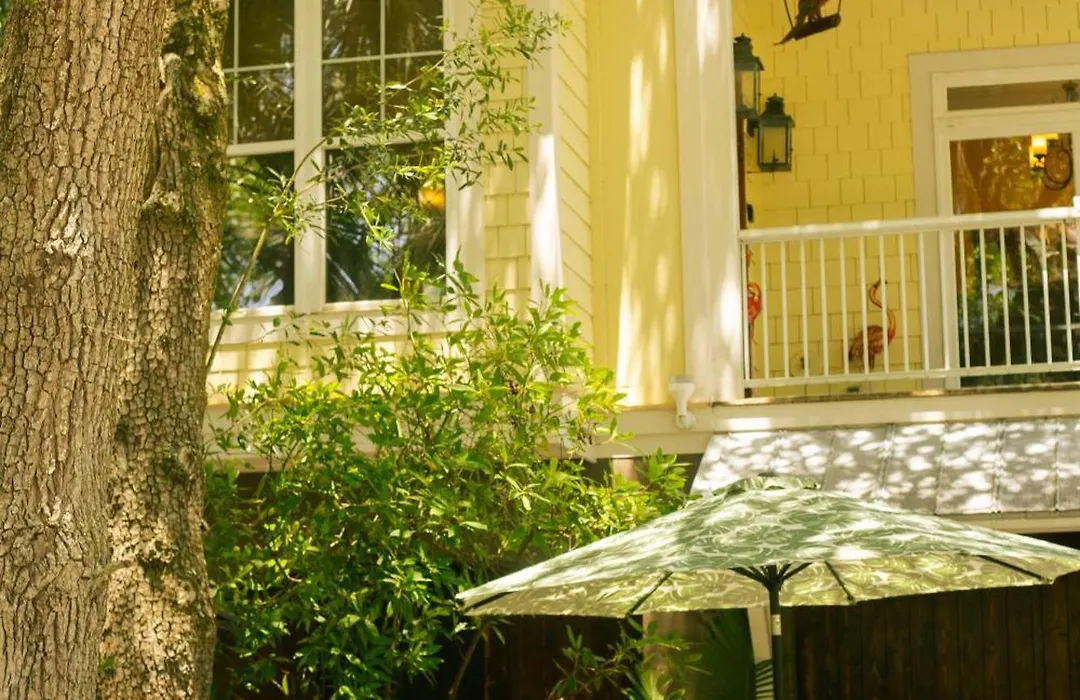 Water'S Edge Inn - Adults Only-1