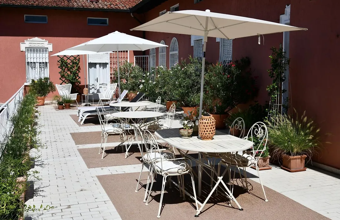Villa House And Garden B&B-1