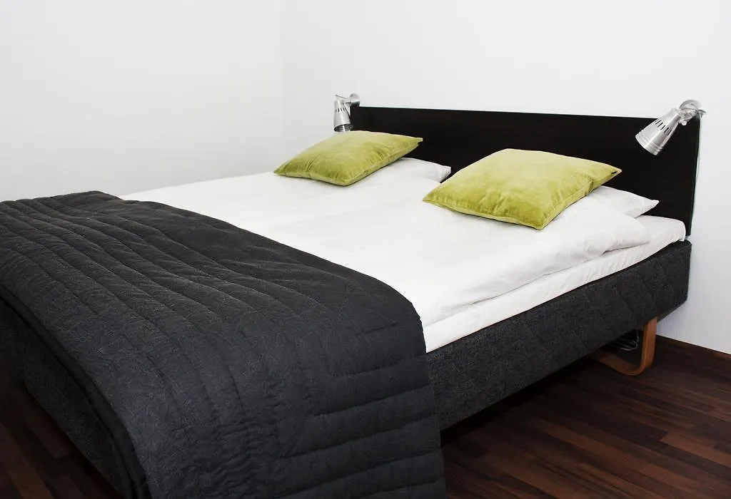 Bed And Breakfast 33-1