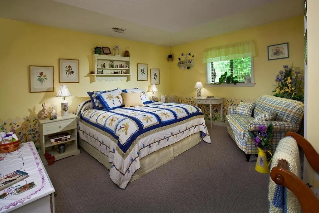 Acorn Bed And Breakfast At Mills River-1