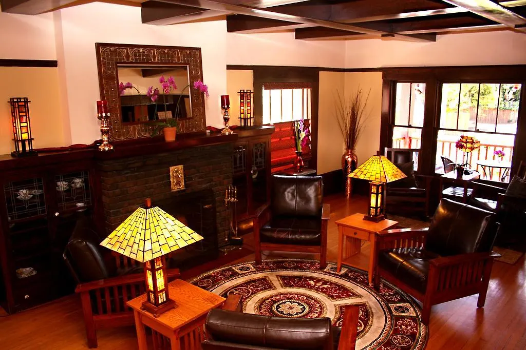 Amber House Inn Of Midtown-1