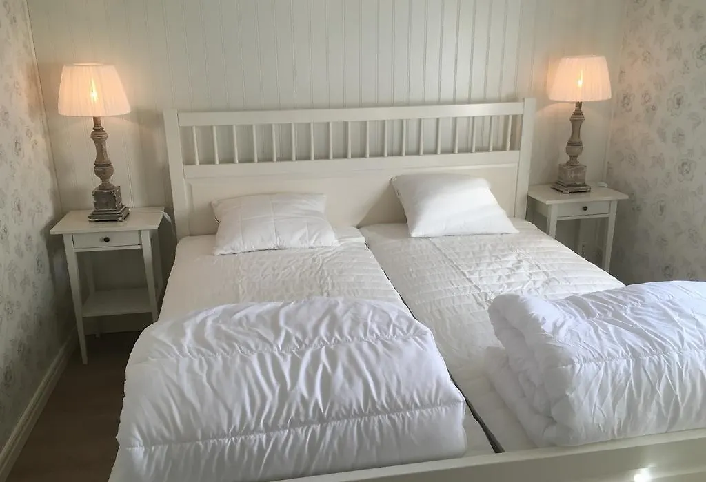 Augustas Bed & Breakfast-1