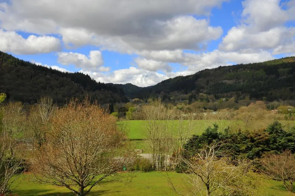 Maes-Y-Garth-1