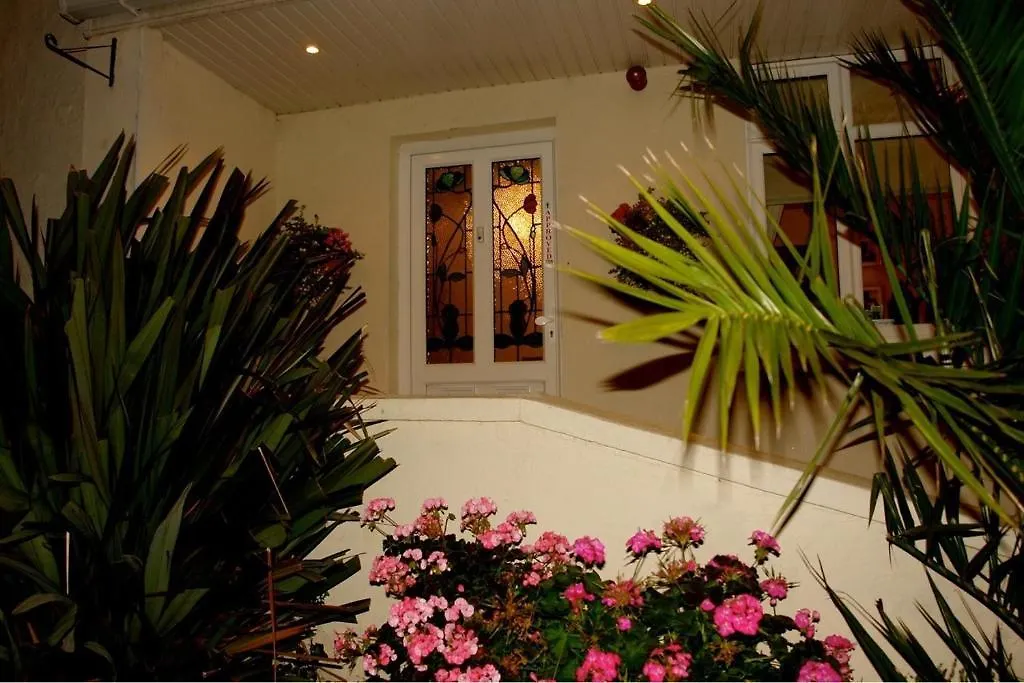 Annandale House-1