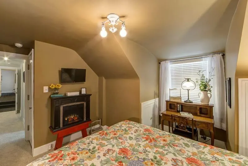 Knob Hill Bed And Breakfast-1