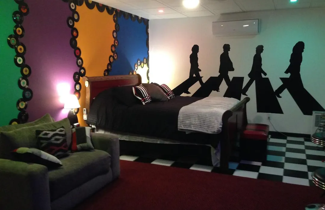 Swan Song Inn-1