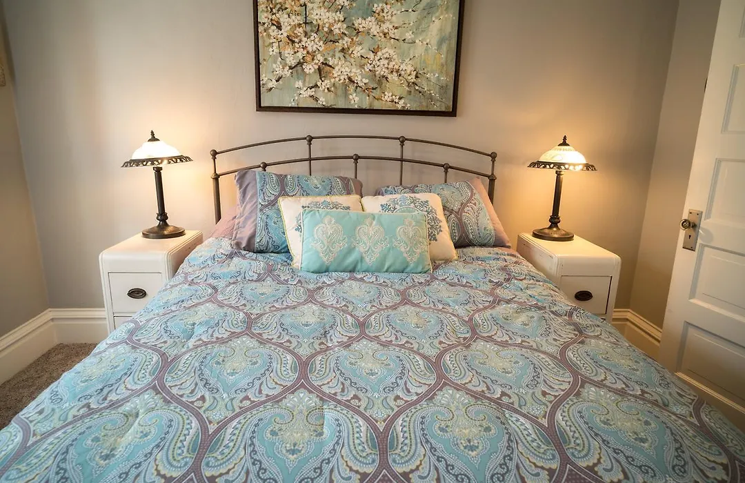 Poppy Sister Inn-1
