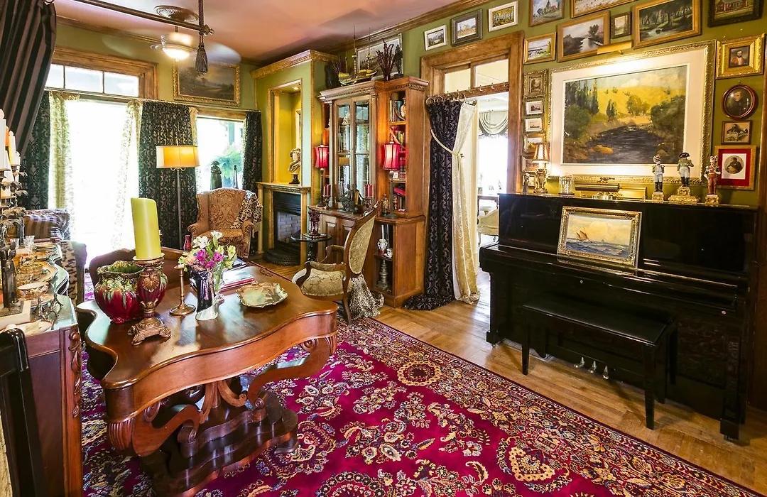 Russell Manor Bed & Breakfast-1