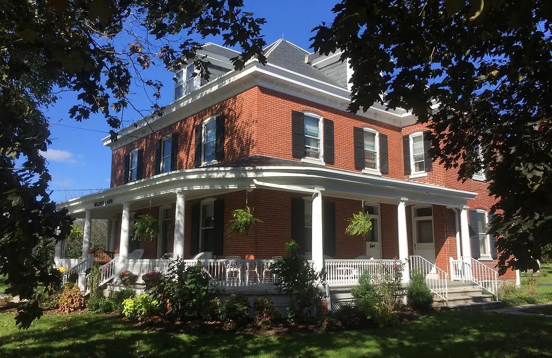 Walnut Lawn Bed And Breakfast-1