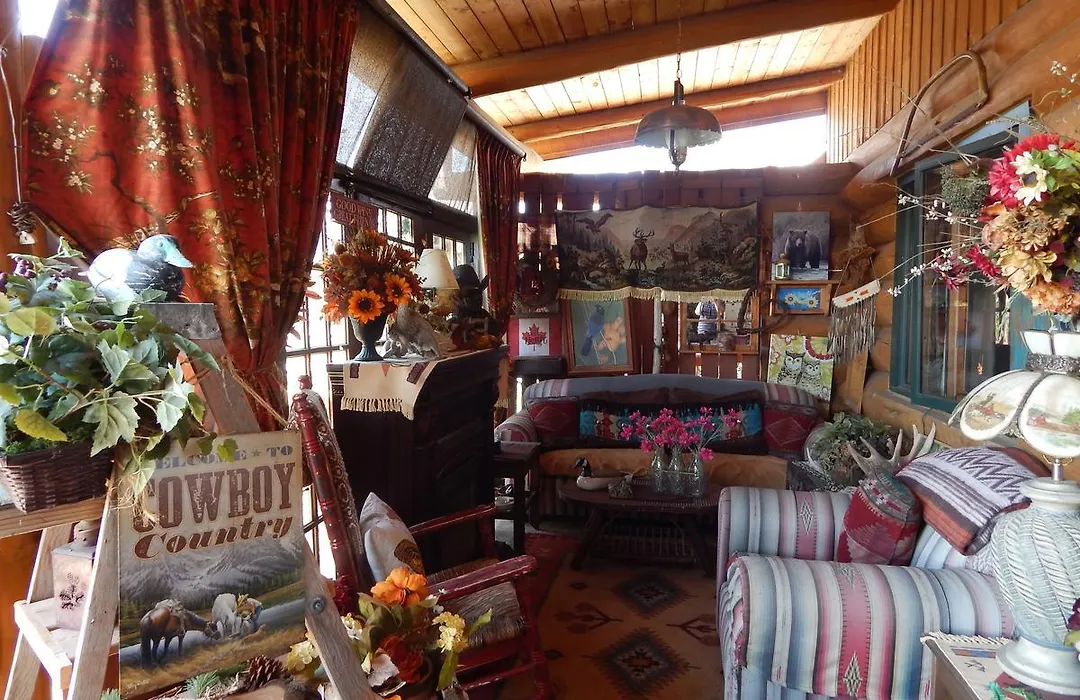 Idle Spurs Log Cabin Bed & Breakfast-1