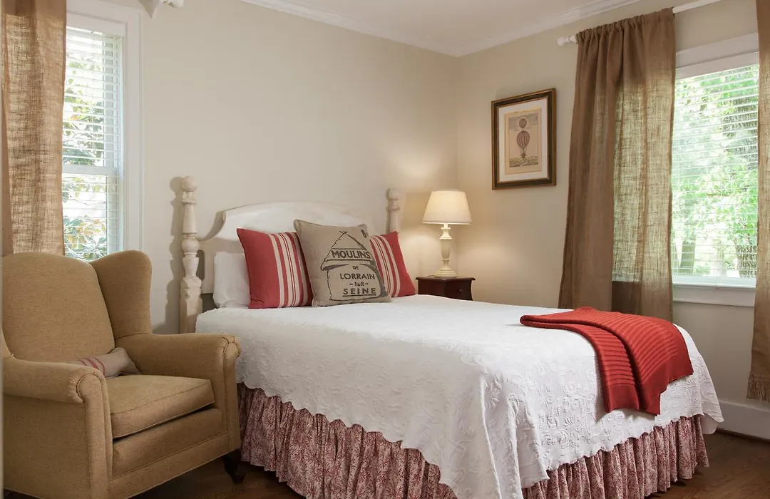 Chanticleer Inn Bed & Breakfast-1