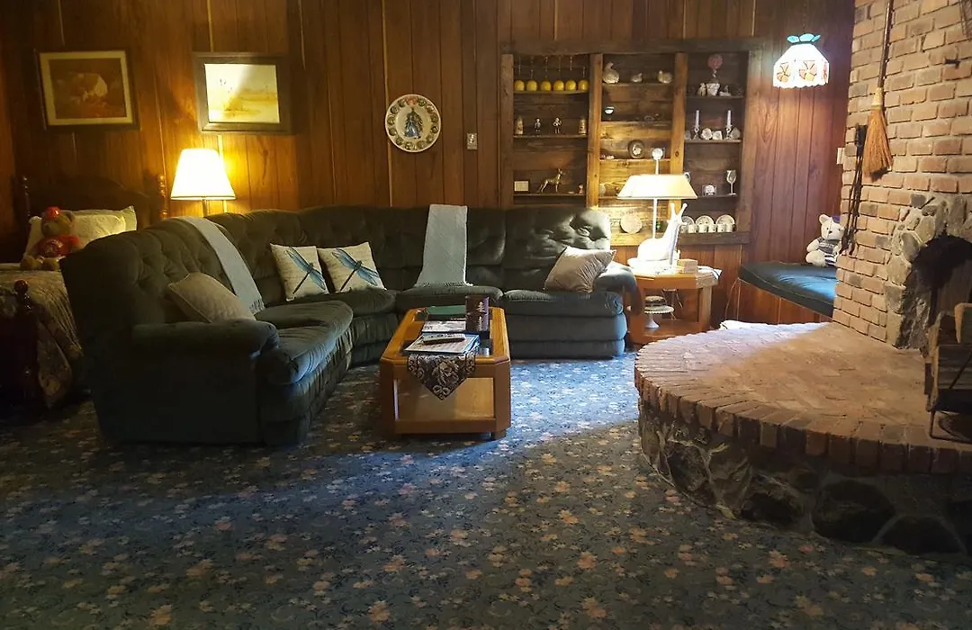 Whisperin' Pines Chalet-1