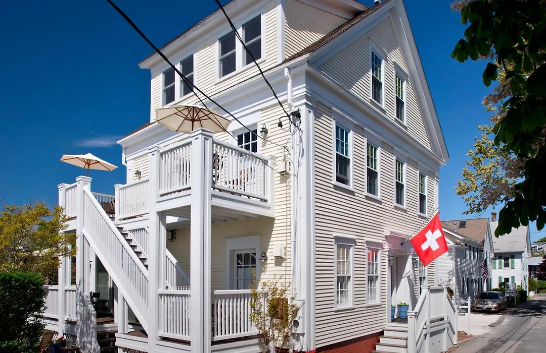 Benchmark Inn-1
