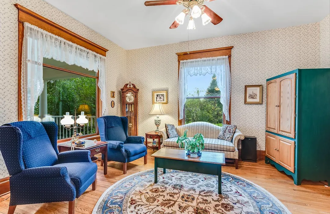 Covington Manor B&B-1
