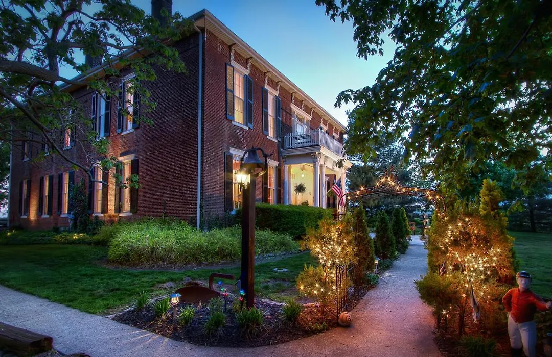 Maple Hill Manor Bed & Breakfast-1