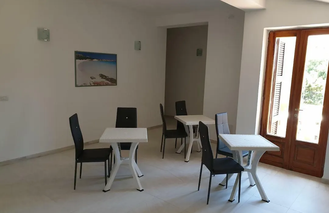 Guest House Tra Rocce E Mare-1