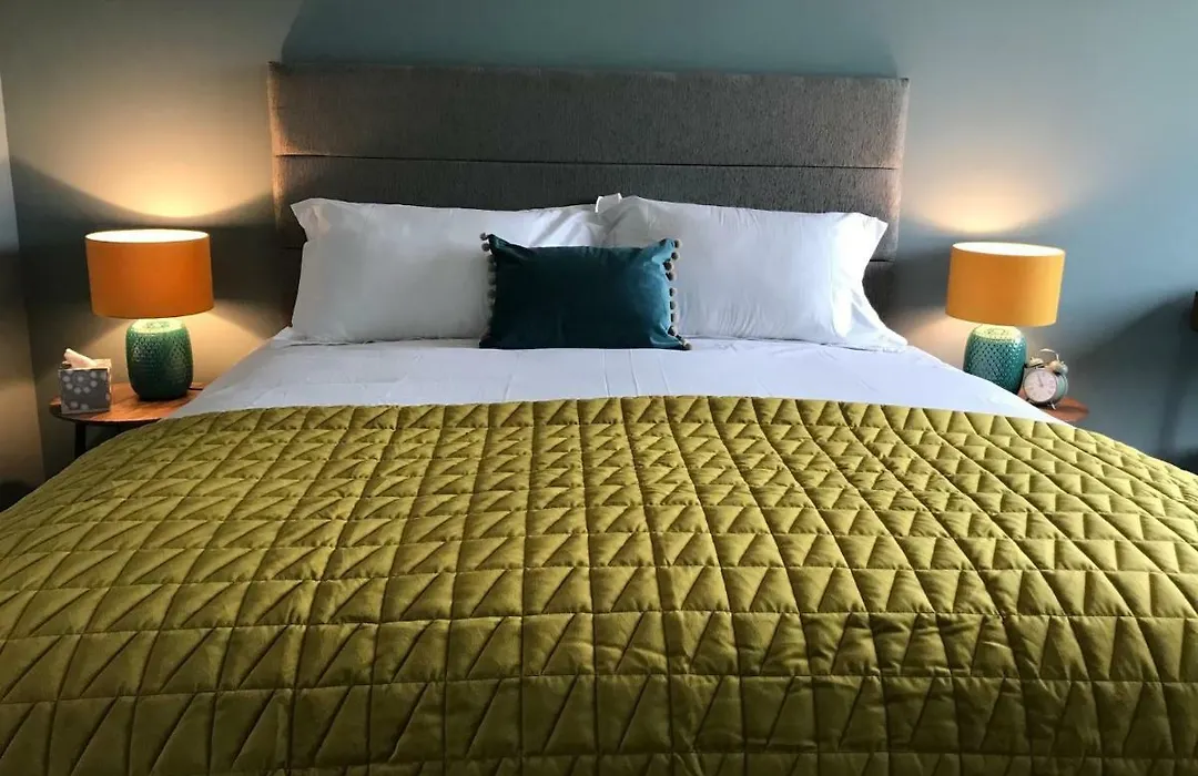 Stones Luxury B&B With Hot Tub And Self-Contained Rooms-1